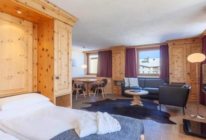 سوییت جونیور با بالکن, Boutique Hotel Cervus