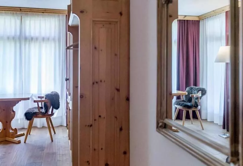 سوییت جونیور با بالکن, Boutique Hotel Cervus