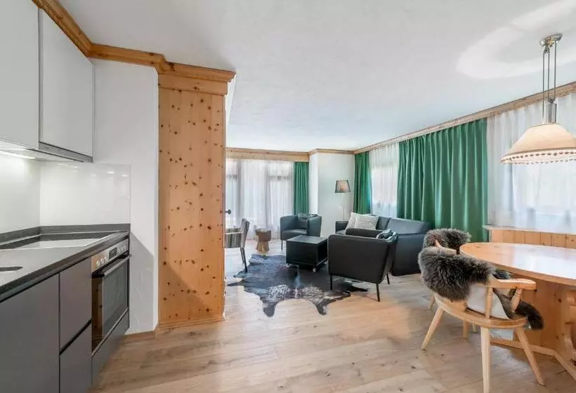 اتاق خانوادگی, Boutique Hotel Cervus