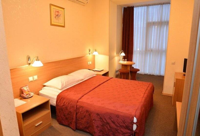 スタンダードスタジオ, Eurohotel Southern