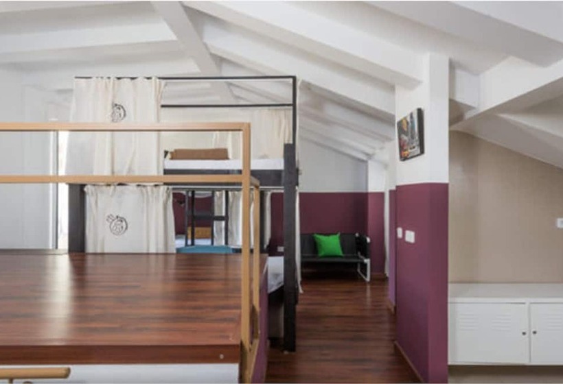 Bed in Shared Room with Shared Bathroom, Feel Hostels Soho Malaga