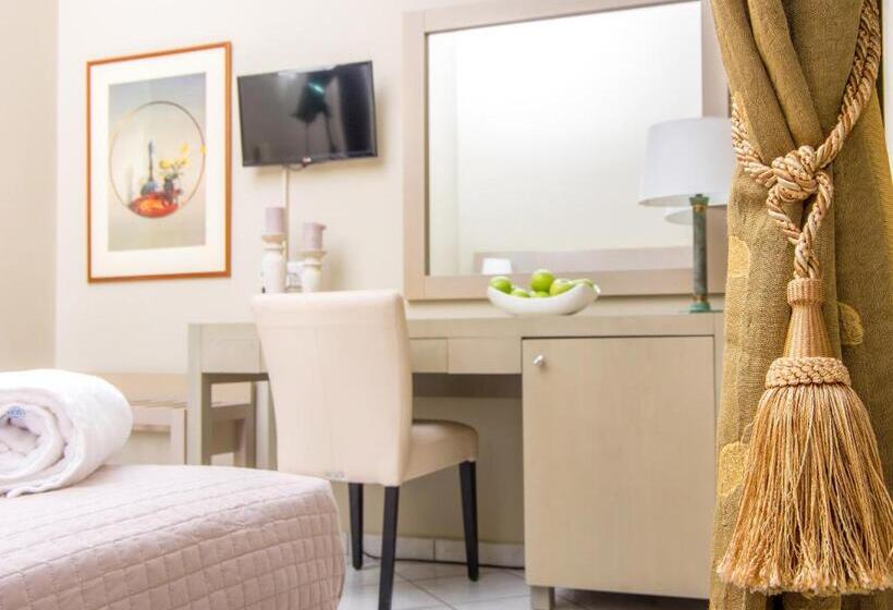 اتاق لوکس با بالکن و چشمانداز دریا, Diogenis