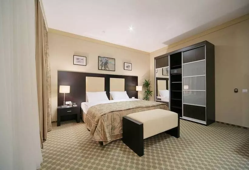 سوییت, Business Hotel Senator