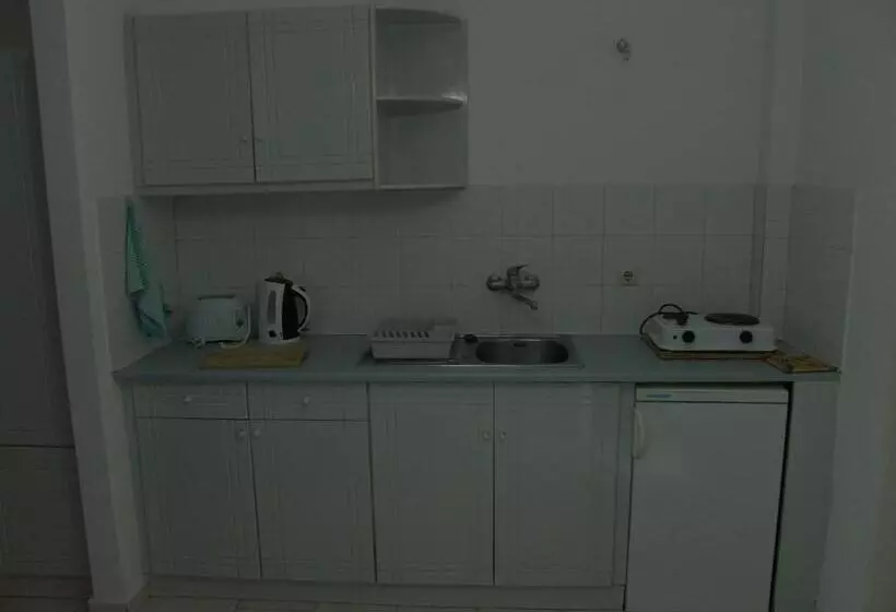 ファミリーステューディオ, Kontessa Apartments