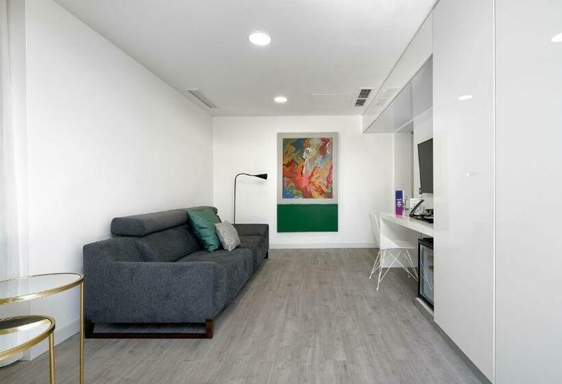 جناح, Seven Hotel & Wellness   Gay Men Only