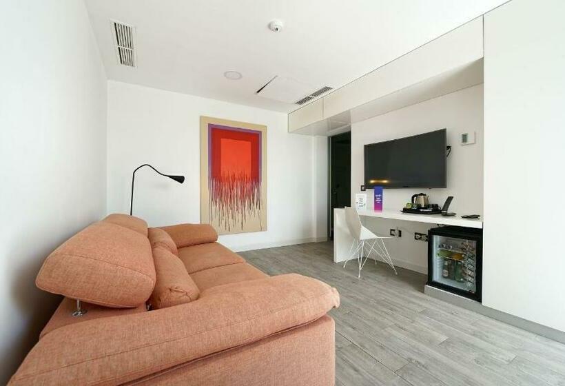 جناح, Seven Hotel & Wellness   Gay Men Only