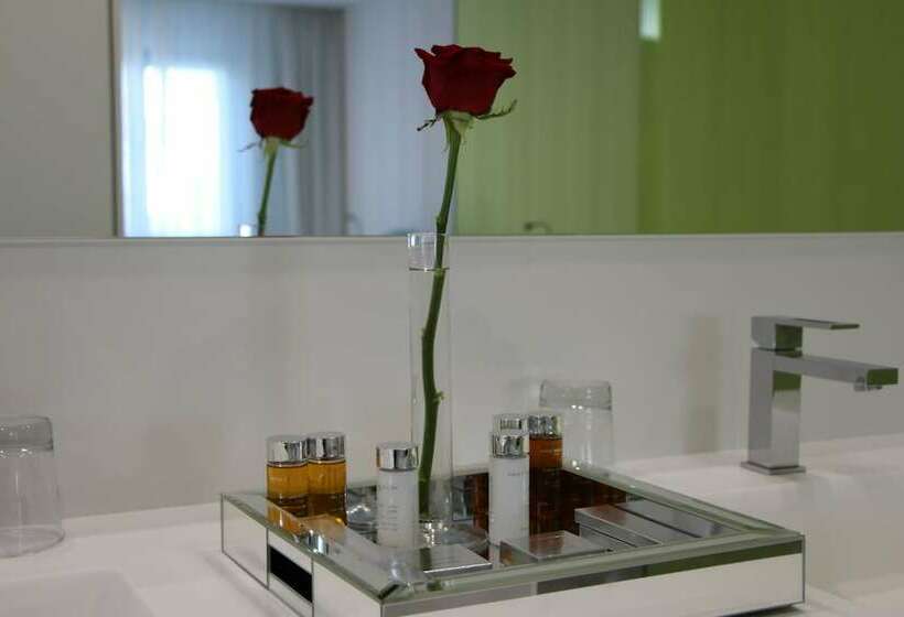 جناح, Seven Hotel & Wellness   Gay Men Only