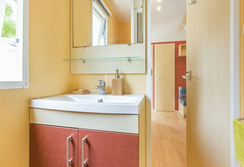 2 Sovrums Hus, Village Vacances Les Abricotiers By Popinns