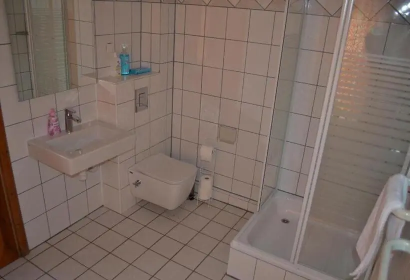 Standard Yhden Hengen Huone, Altes Fährhaus Duisburg