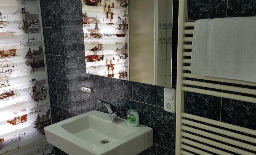 غرفة قياسية, Altes Fährhaus Duisburg