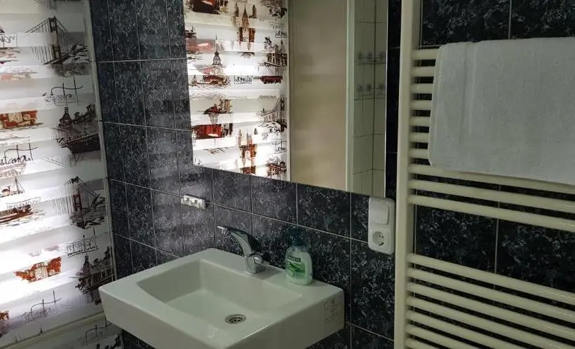 Standard Neljän Hengen Huone, Altes Fährhaus Duisburg