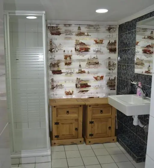 Standard Neljän Hengen Huone, Altes Fährhaus Duisburg
