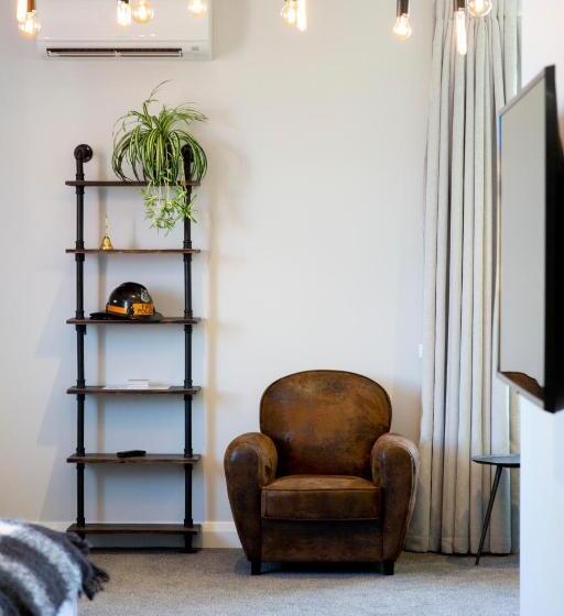 استودیوی استاندارد, Hokitika Fire Station Boutique Accommodation