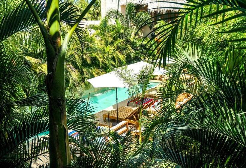 带阳台的三人标准间, Gallo De Mar