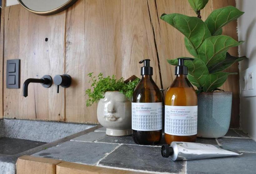 חדר סטנדרט, Bed En Bezem