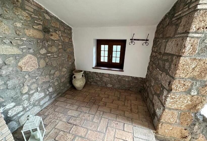 דירת שני חדרים, Il Palluccaro