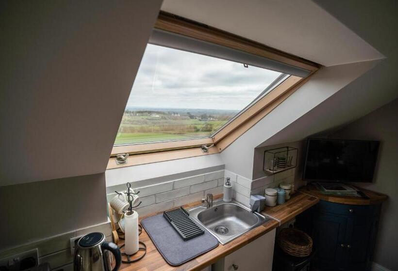 جناح ديلوكس سرير كينج, Sperrin View Suite Luxury Space With Budget Friendly Pricing