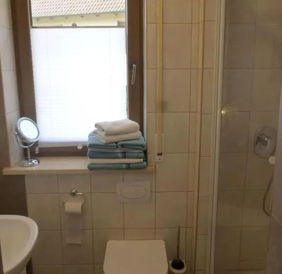 バルコニー付スタンダード4ベッドルーム, Gaestezimmer Klein