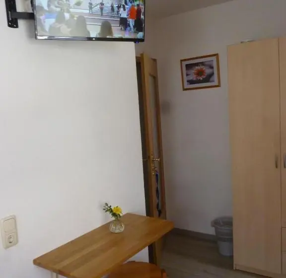 バルコニー付スタンダード4ベッドルーム, Gaestezimmer Klein