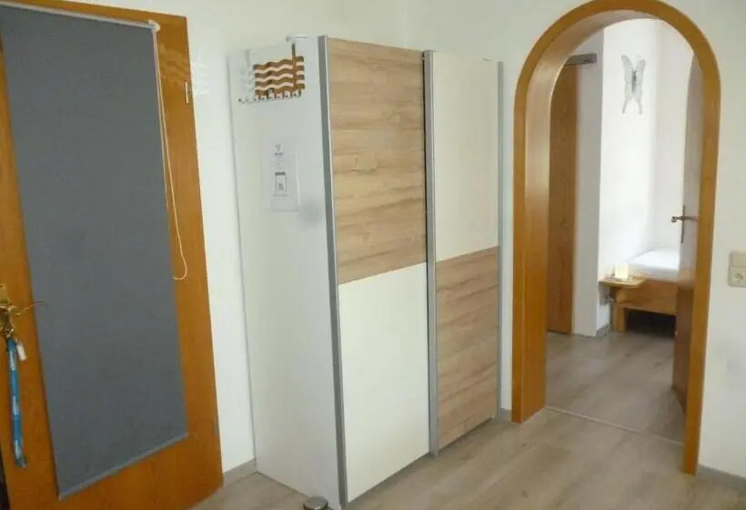 バルコニー付スタンダード4ベッドルーム, Gaestezimmer Klein