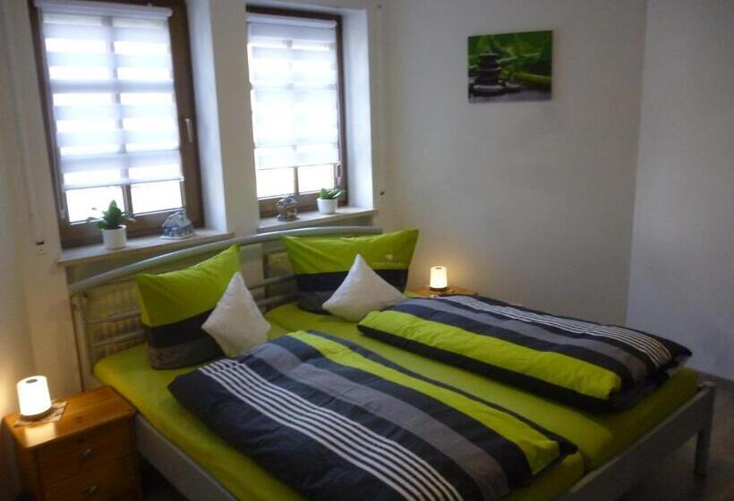 Четырехместный Номер Стандарт с Балконом, Gaestezimmer Klein