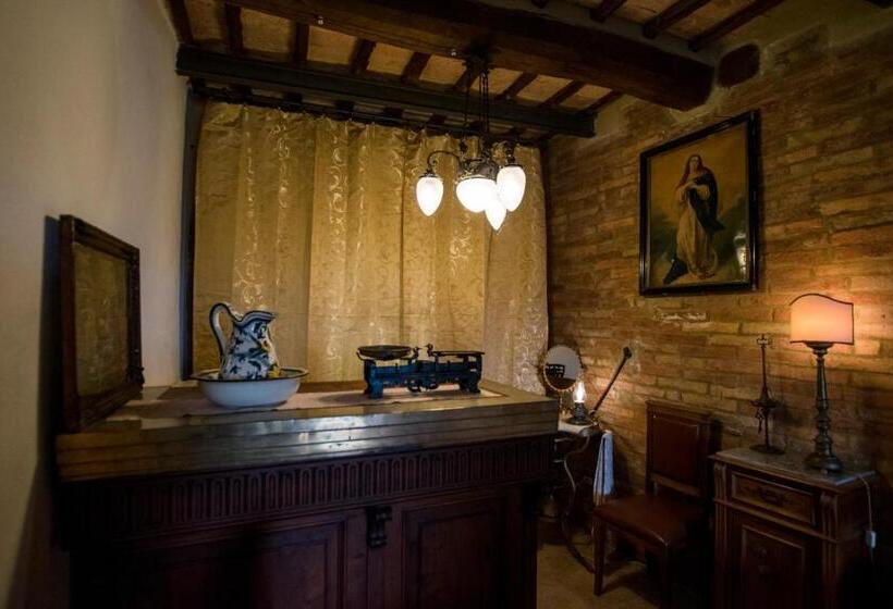 شقة غرفة واحدة, Camera Agata