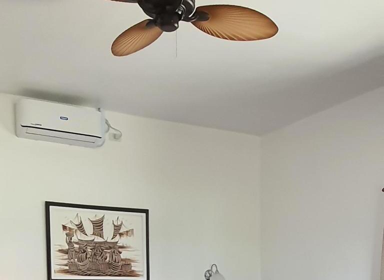 اتاق لوکس با بالکن و چشمانداز دریا, Tauig Beach Resort