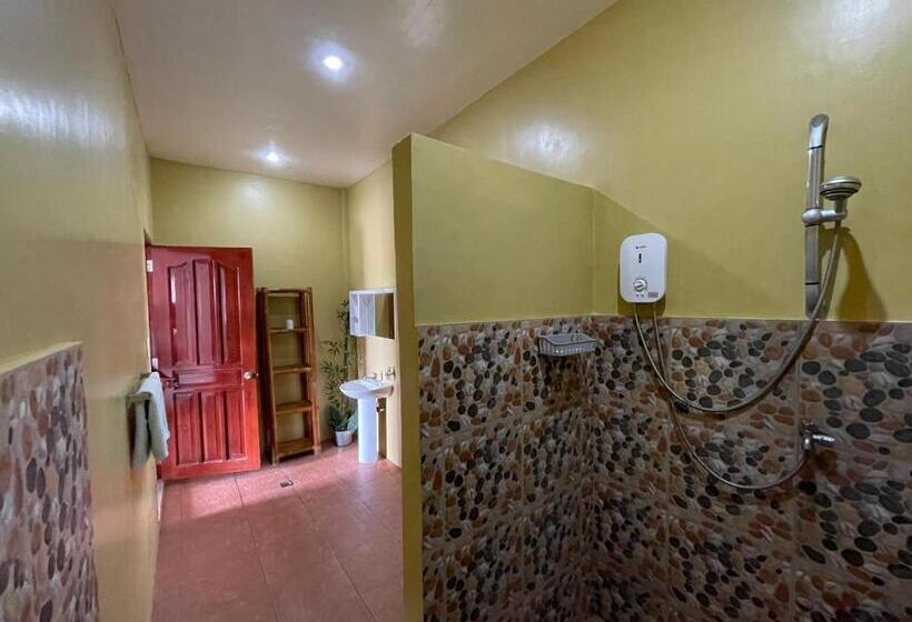 اتاق لوکس با بالکن و چشمانداز دریا, Tauig Beach Resort