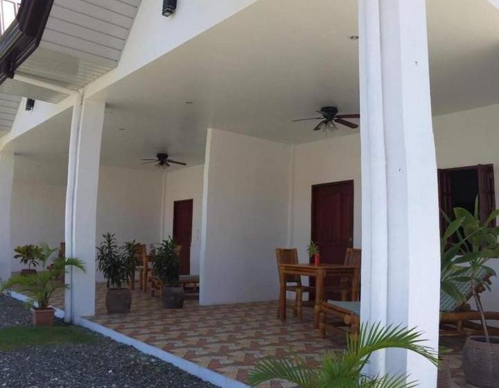 اتاق لوکس با بالکن و چشمانداز دریا, Tauig Beach Resort