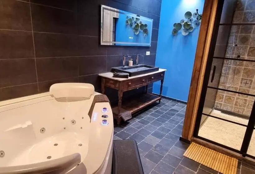 Deluxe-sviitti, Een Vleugje Wellness In De Voerstreek   Bed & Brocante Onder De Poort