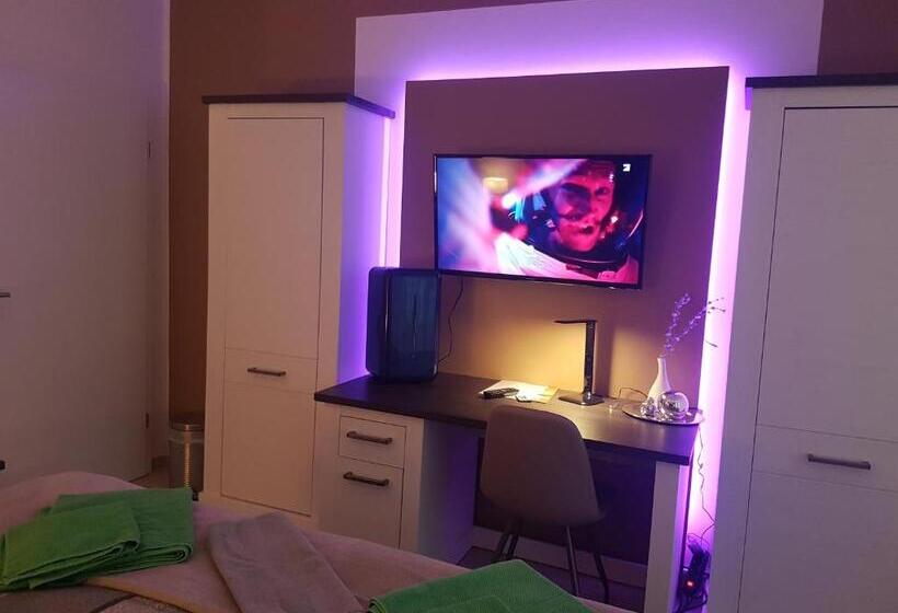 带共用浴室的标准房间, Pension Hoefti