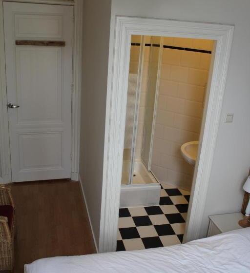 غرفة إقتصادية, En Suite