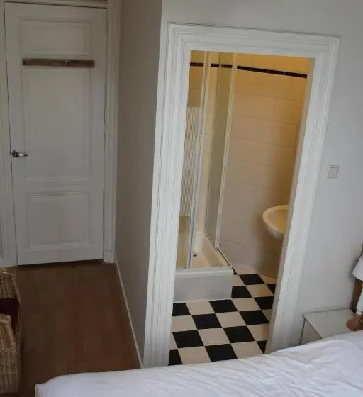 Economy-huone, En Suite