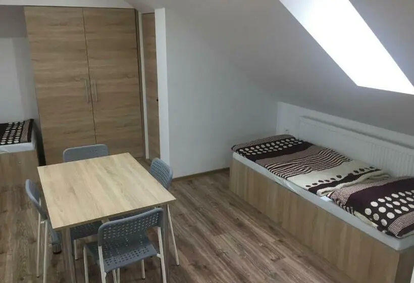 ファミリールーム, Sunny Apartman