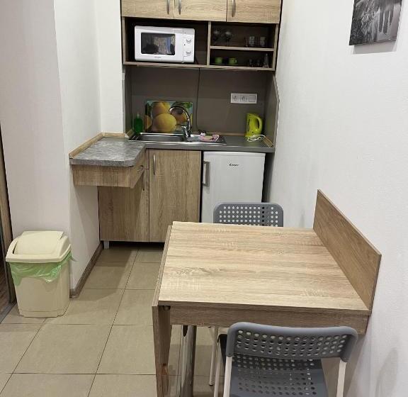 דירת חדר, Sunny Apartman