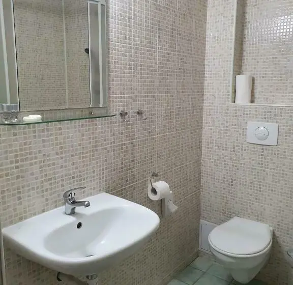 Standard Yhden Hengen Huone Parveke, Penzión Harmónia