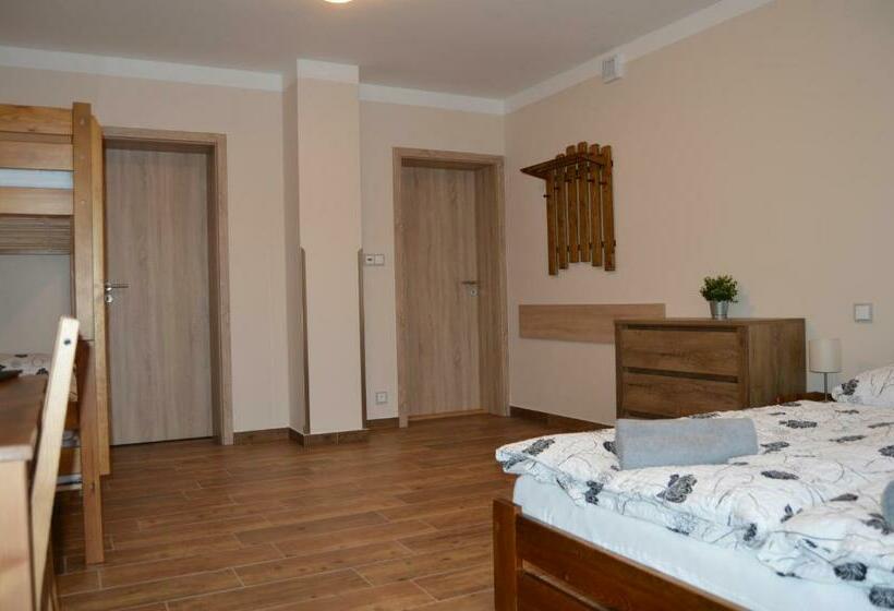 غرفة قياسية رباعية مطلة على الحديقة, Residence Ruth