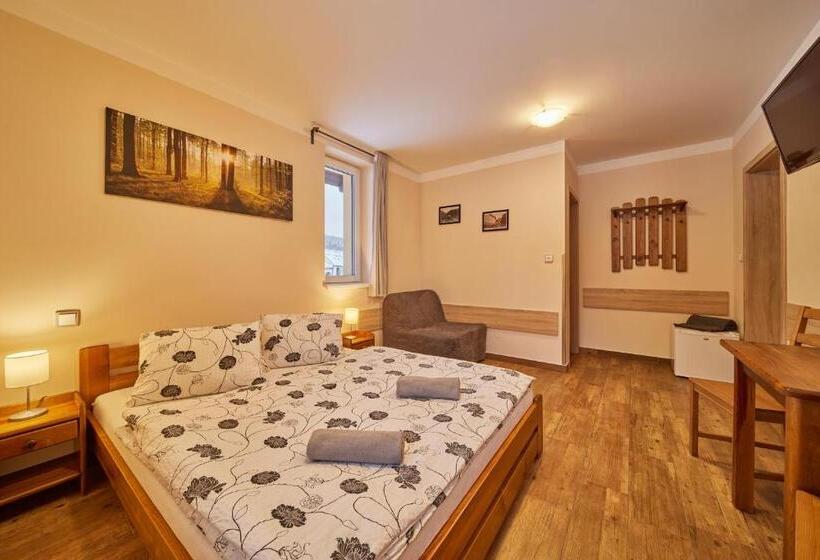 غرفة قياسية ثلاثية مطلة علي الحديقة, Residence Ruth