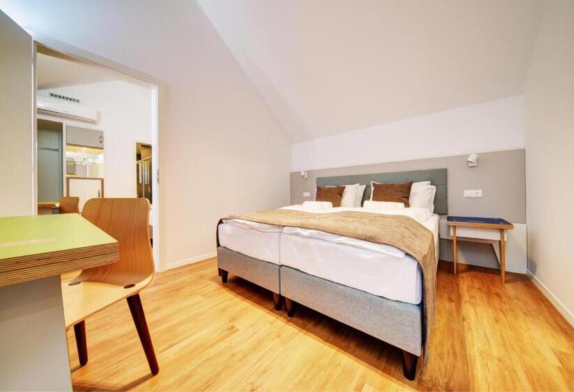 ファミリールーム, Fekete Sas Motel