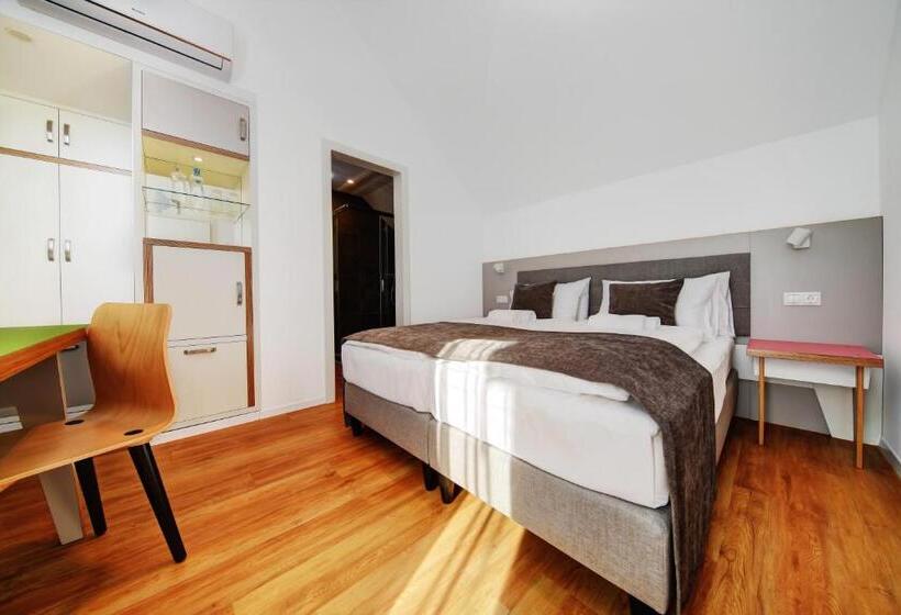 スタンダードルーム, Fekete Sas Motel