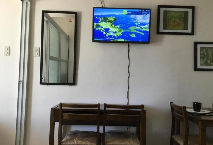 1 Bedroom Apartment Lake View, Condo With Free Swimming Pool & Viewing Deck