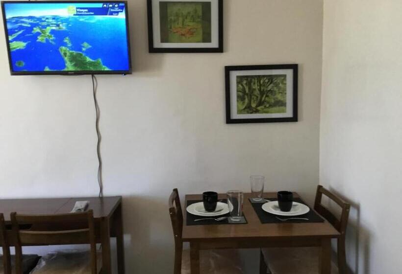 1 Bedroom Apartment Lake View, Condo With Free Swimming Pool & Viewing Deck