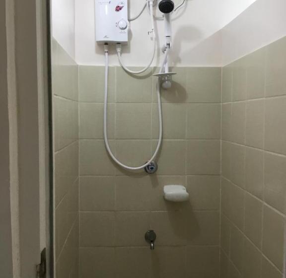 1 Bedroom Apartment Lake View, Condo With Free Swimming Pool & Viewing Deck