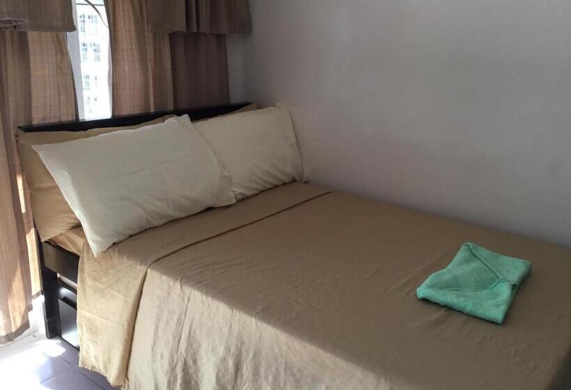 1 Bedroom Apartment Lake View, Condo With Free Swimming Pool & Viewing Deck