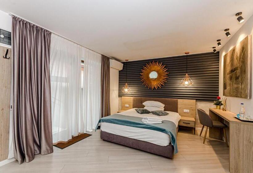 استودیو خانوادگی, Lumiere House Sibiu