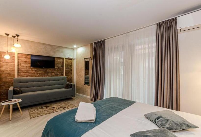 استودیو خانوادگی, Lumiere House Sibiu