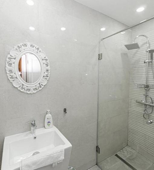 استودیو خانوادگی, Lumiere House Sibiu