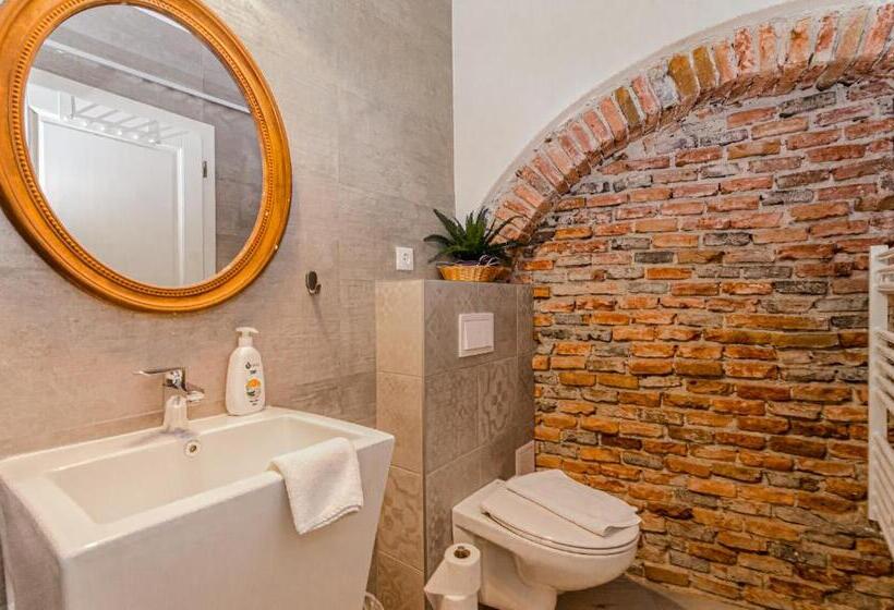 اتاق سوپریور با تخت بزرگ, Lumiere House Sibiu