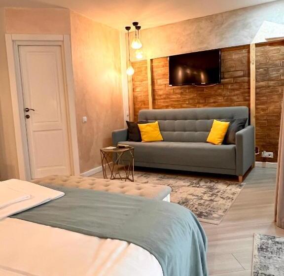 استودیو خانوادگی, Lumiere House Sibiu