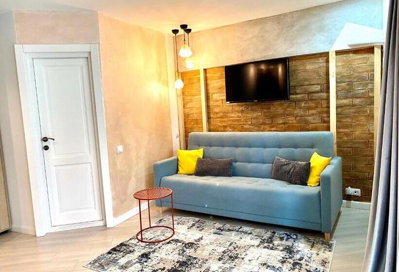 استودیو خانوادگی, Lumiere House Sibiu